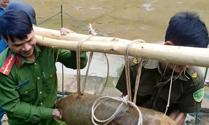 Phát hiện bom, đạn tại các rẫy keo và ruộng lúa ở Quảng Ngãi