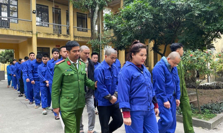 Phá đường dây đánh bạc, lừa đảo công nghệ cao quy mô 9.300 tỷ đồng