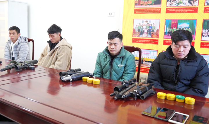Phát hiện nhóm 4 người làm 'đại lý' súng đạn