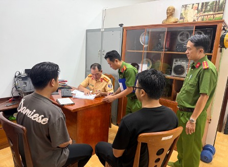 Phạt tiền, tịch thu xe của nam thanh niên 'bốc đầu', quay clip khoe trên mạng