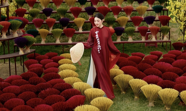 Sắc xuân rực rỡ qua những bộ ảnh áo dài của giới trẻ TP.HCM