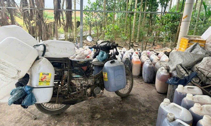 Mua hơn 1,9 tấn dầu ăn, mỡ heo bẩn để bán kiếm lời