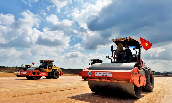 'Vượt nắng, thắng mưa' trên công trường dự án hơn 3.200 tỷ đồng tại Gia Lai