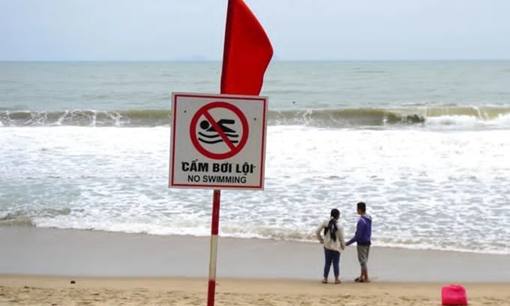 7 người gặp nạn trong một ngày, Nha Trang khuyến cáo du khách khi sóng biển lớn