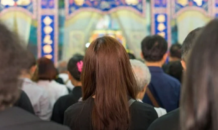 Cháu gái lên mạng nhờ người lạ dự đám tang bà ngoại