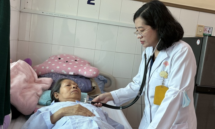 Thời tiết se lạnh, nhiều người cao tuổi ở TP.HCM nhập viện