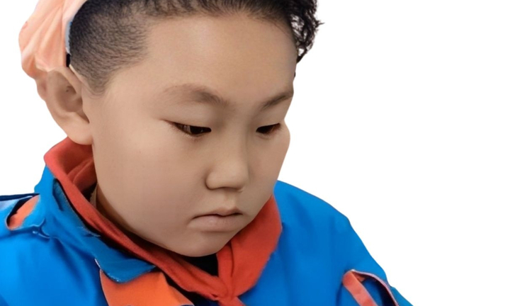 Cậu bé tiểu học 'lớn lên muốn làm bảo vệ' gây bão mạng xã hội