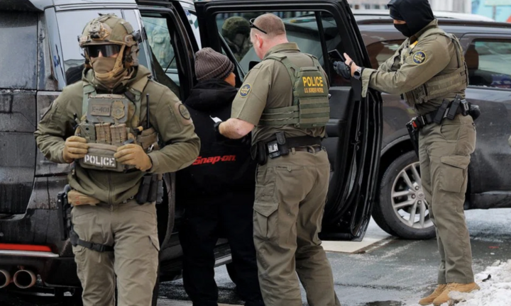 Nhân viên ICE bắn chết người di trú: Mỹ điều hàng trăm đặc vụ đến Minneapolis