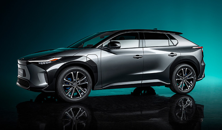 Toyota lần đầu vượt Nissan về doanh số xe điện tại Nhật Bản