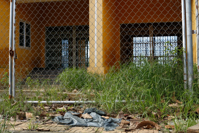 Bên trong chung cư 'ma' bỏ hoang hơn thập kỷ ở Huế 