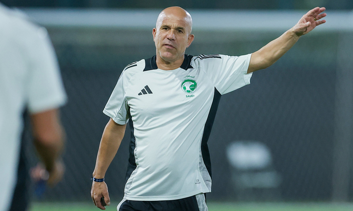 HLV Kim Sang-sik so tài đối thủ lừng danh từng là á quân châu Âu