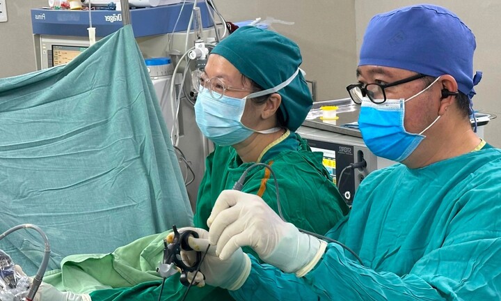 Trẻ mắc sỏi đường tiết niệu tăng, bác sĩ cảnh báo gì?