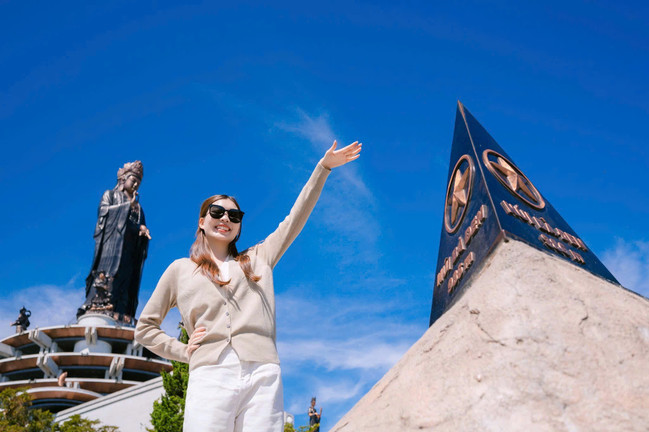 Lên độ cao gần 1.000m xin chữ ông đồ, chụp hình Tết