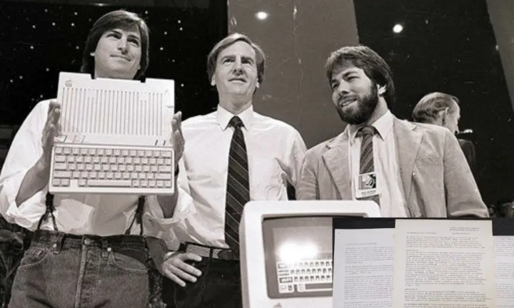 Phiên đấu giá đặc biệt các kỷ vật khai sinh Apple