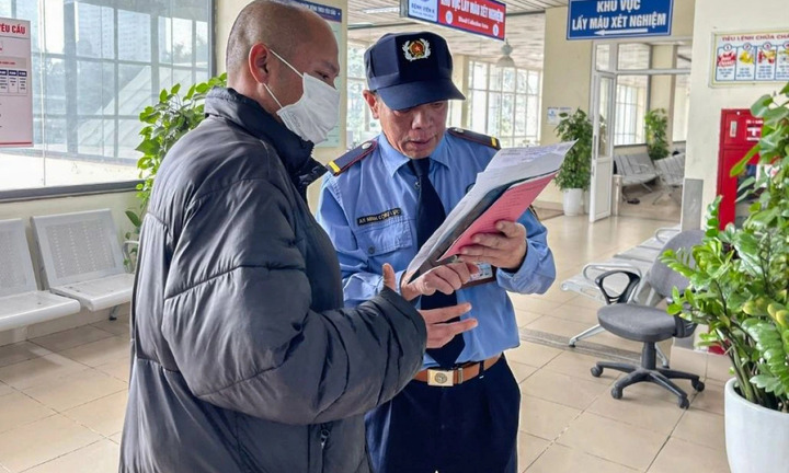 Điều ít biết về bảo vệ Bệnh viện K đang 'gây sốt' mạng xã hội