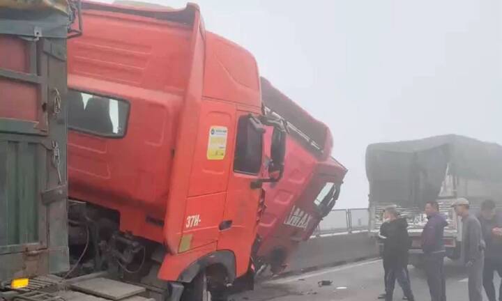 Tai nạn liên hoàn trên cao tốc Cao Bồ - Mai Sơn, 10 người thương vong