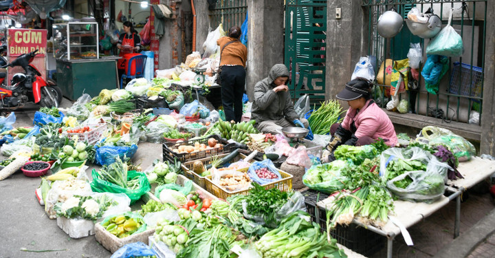 Không thể để quán ăn, chợ cóc mọc xen nhà ở giữa đô thị