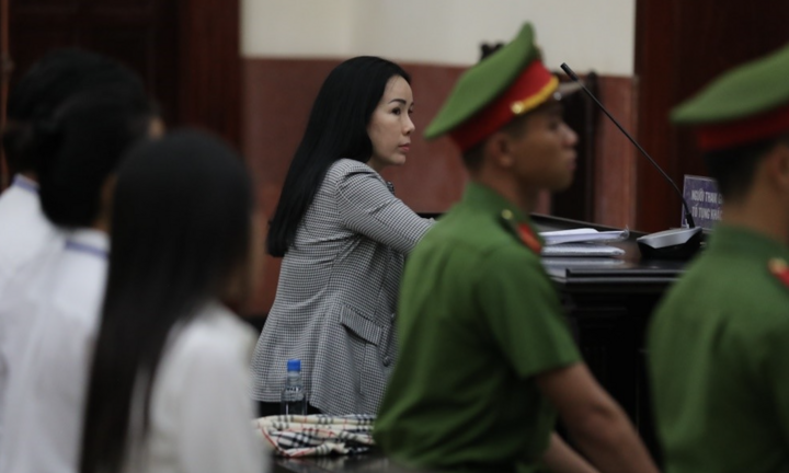 Xét xử Đinh Thị Lan xúc phạm vợ chồng Huỳnh Uy Dũng, Nguyễn Phương Hằng