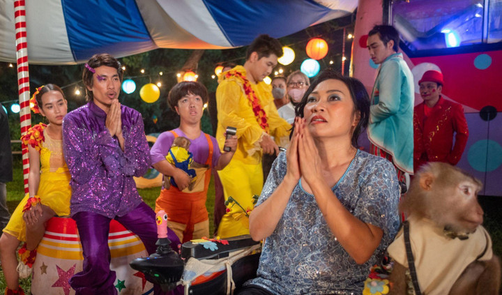 Phim tôn vinh nghề xiếc vượt 'Avatar' và 'Thiên đường máu', dẫn đầu phòng vé Việt