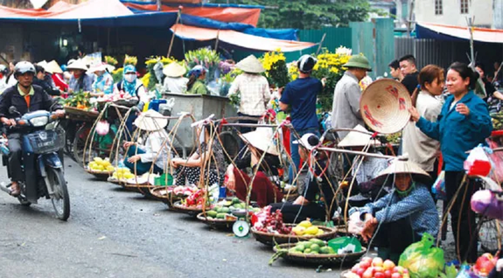Cần luật hóa để hàng quán, chợ cóc không bủa vây đô thị