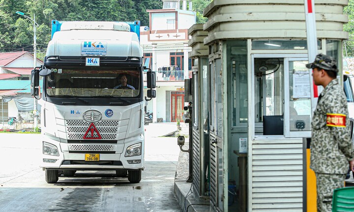 Lạng Sơn: Kinh tế cửa khẩu lập kỷ lục xuất nhập khẩu hơn 86 tỷ USD năm 2025