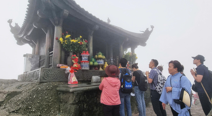 Quảng Ninh đề xuất dừng thu phí tham quan Yên Tử trong 3 năm