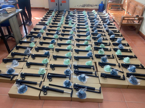 319 súng quân dụng được nguy trang dưới vỏ bọc linh kiện 'thông tắc bồn cầu'