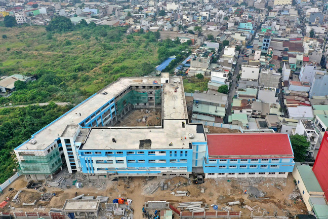 Ngôi trường trên khu đất từng là nghĩa trang lớn nhất TP.HCM tăng tốc về đích