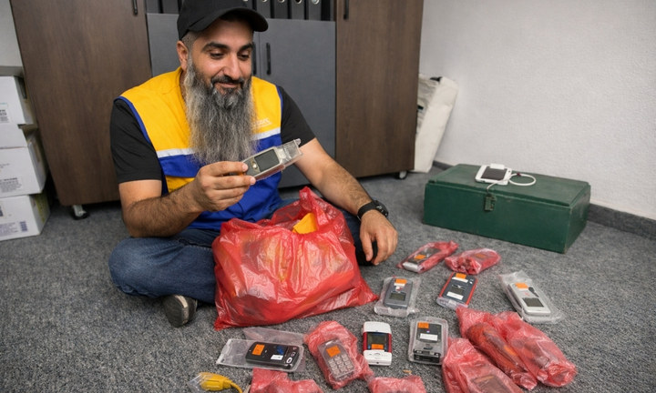 Đặt mua điện thoại Nokia, người đàn ông nhận hàng sau 16 năm