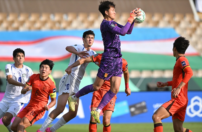 Sắp đấu U23 Việt Nam, U23 Trung Quốc khiến tiền bối tranh cãi nảy lửa