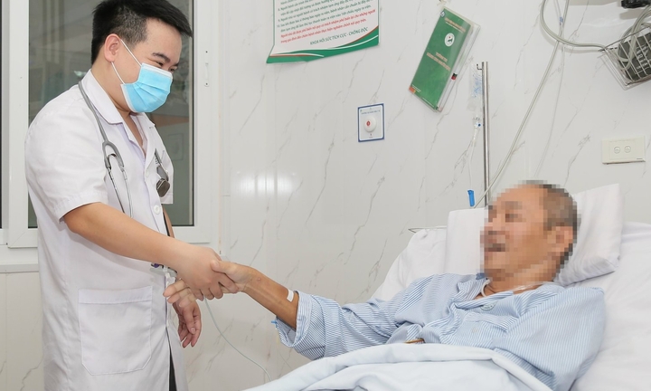 Ngã gục sau trận tennis, người đàn ông được cứu sống thần kỳ