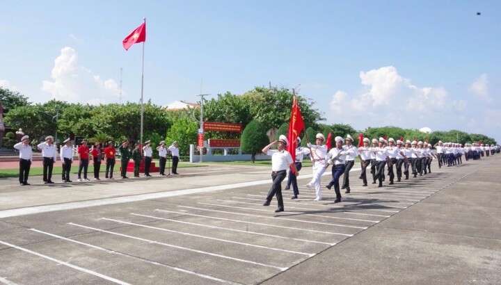 Cán bộ, chiến sĩ đặc khu Trường Sa hướng về Đại hội XIV qua làn sóng VOV