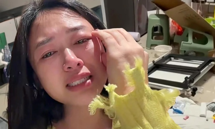 Chồng đập phá nhà cửa chỉ vì vợ mua máy rửa bát 5,6 triệu đồng không xin phép