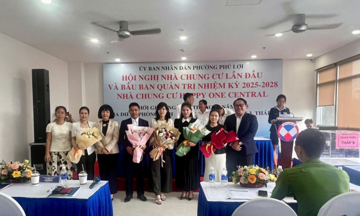 Vạn Xuân Group bàn giao kinh phí bảo trì cho Ban quản trị Happy One Central