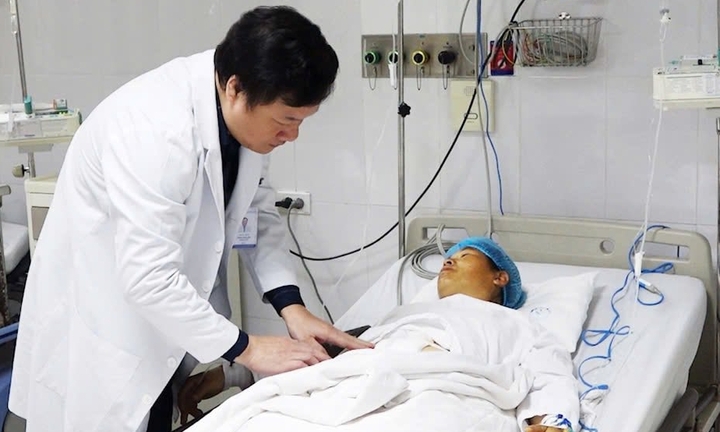 Cuộc gọi nửa đêm và việc giành giật mạng sống sản phụ từ khoảng cách gần 400km