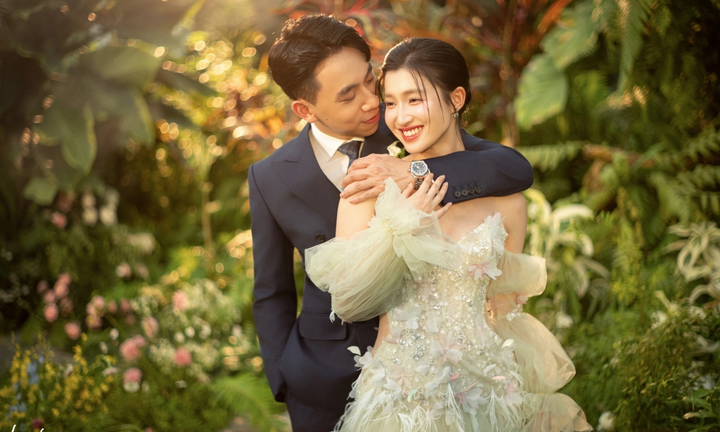 Ảnh cưới lãng mạn của Á hậu Phương Nhi và chồng doanh nhân