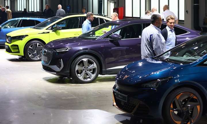 Các hãng ô tô kiên định đặt xe điện làm trọng tâm chiến lược