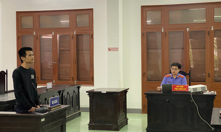 Thanh niên vừa đánh thai phụ vừa hỏi 'biết tao là ai không?' lãnh 6 tháng tù