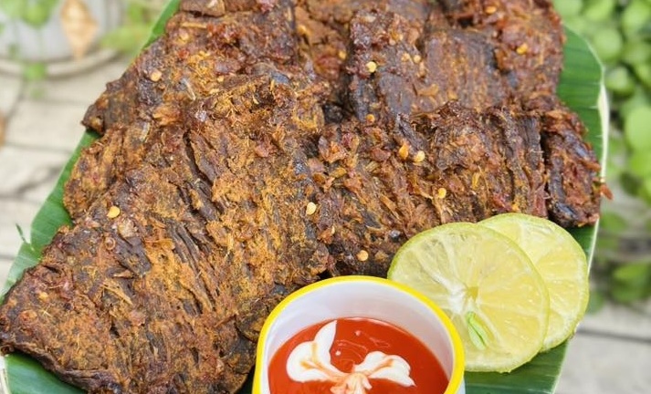 Cách làm khô bò nguyên miếng ăn Tết siêu đơn giản