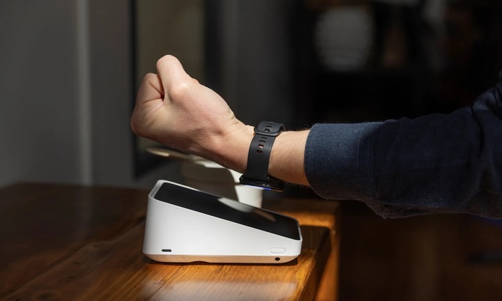 Thanh toán không chạm dịch chuyển từ smartphone sang cổ tay