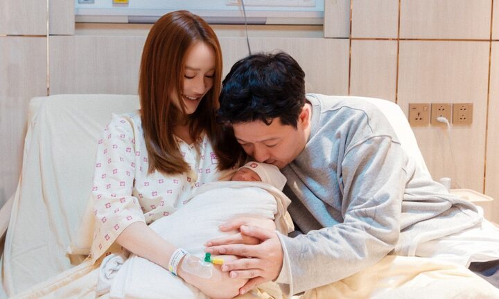 Nhã Phương sinh con thứ ba, xúc động chia sẻ khoảnh khắc làm mẹ