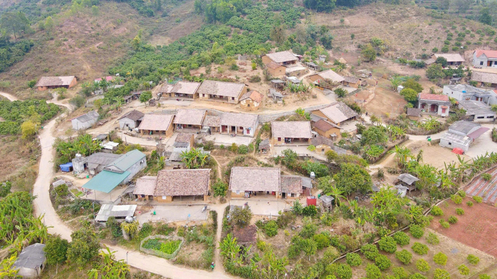 Khám phá nét độc đáo của ngôi làng cổ nép mình dưới chân núi ở Bắc Ninh