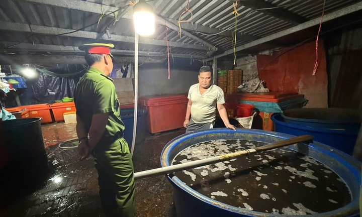 Rùng mình lời khai của chủ vựa ngâm 3.000 tấn thịt ốc bằng hóa chất công nghiệp