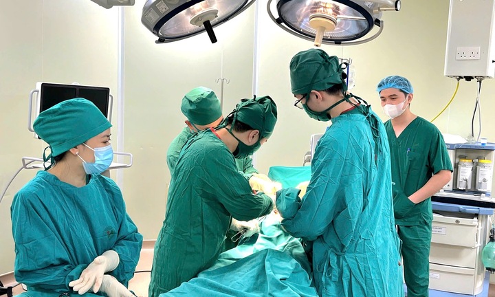 Ca mổ thần tốc 40 phút cứu cụ bà 101 tuổi