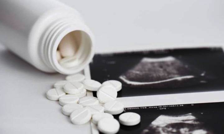 Tự uống 20 viên thuốc phá thai mua online, người phụ nữ phải cắt toàn bộ tử cung