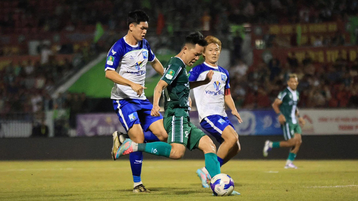 Công Phượng tái xuất, CLB Đồng Nai giữ chắc ngôi đầu giải Hạng Nhất