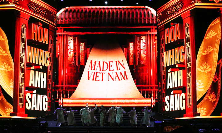 Nhà hát Lớn Hà Nội sống động trong đêm Hòa nhạc ánh sáng - Chào năm mới 2026