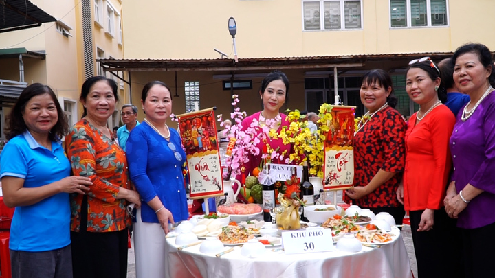 Rực rỡ hội thi 'Mâm cỗ ngày Tết' ở phường Thông Tây Hội, TP.HCM