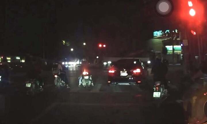 Phạt 19 triệu đồng tài xế ô tô vượt đèn đỏ ở Hà Nội