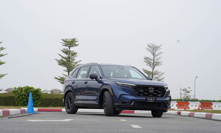 Honda lắp ráp CR-V e:HEV mới tại Việt Nam, bỏ cần số truyền thống